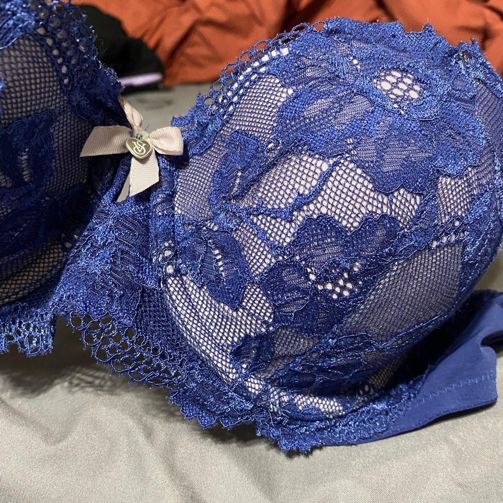36C Victoria Secret blue lace bra - Picture 2 of 3